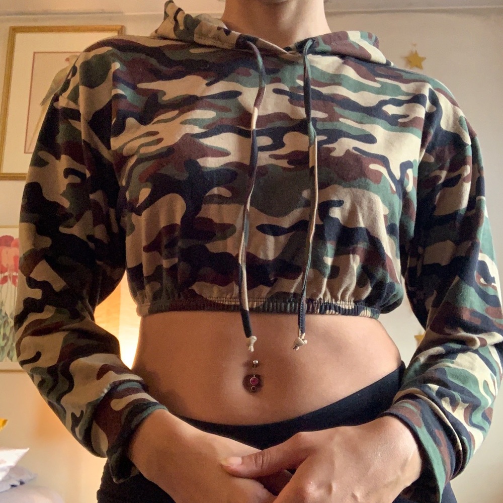 Camo cropped hoodie